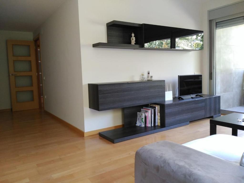 Luxury Flat, 3 Bedrooms, 2 Bathrooms And Swimming Pool Next To The Beach!! Sant Adria de Besos Bagian luar foto